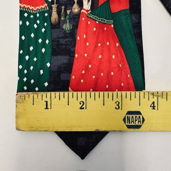 Hallmark Holiday Traditions Men's Neck Tie, Nativity Scene, Black/Red/Green 60" - Picture 10 of 11
